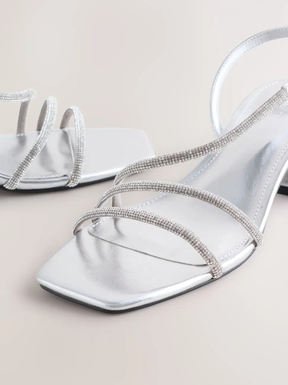 Argent - Sandales à talons carrés et à bretelles ornées de bijoux Forever Comfort