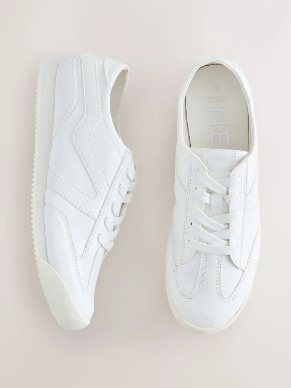 Blanc - Baskets à lacets Forever Comfort® Slimeline à bandes latérales