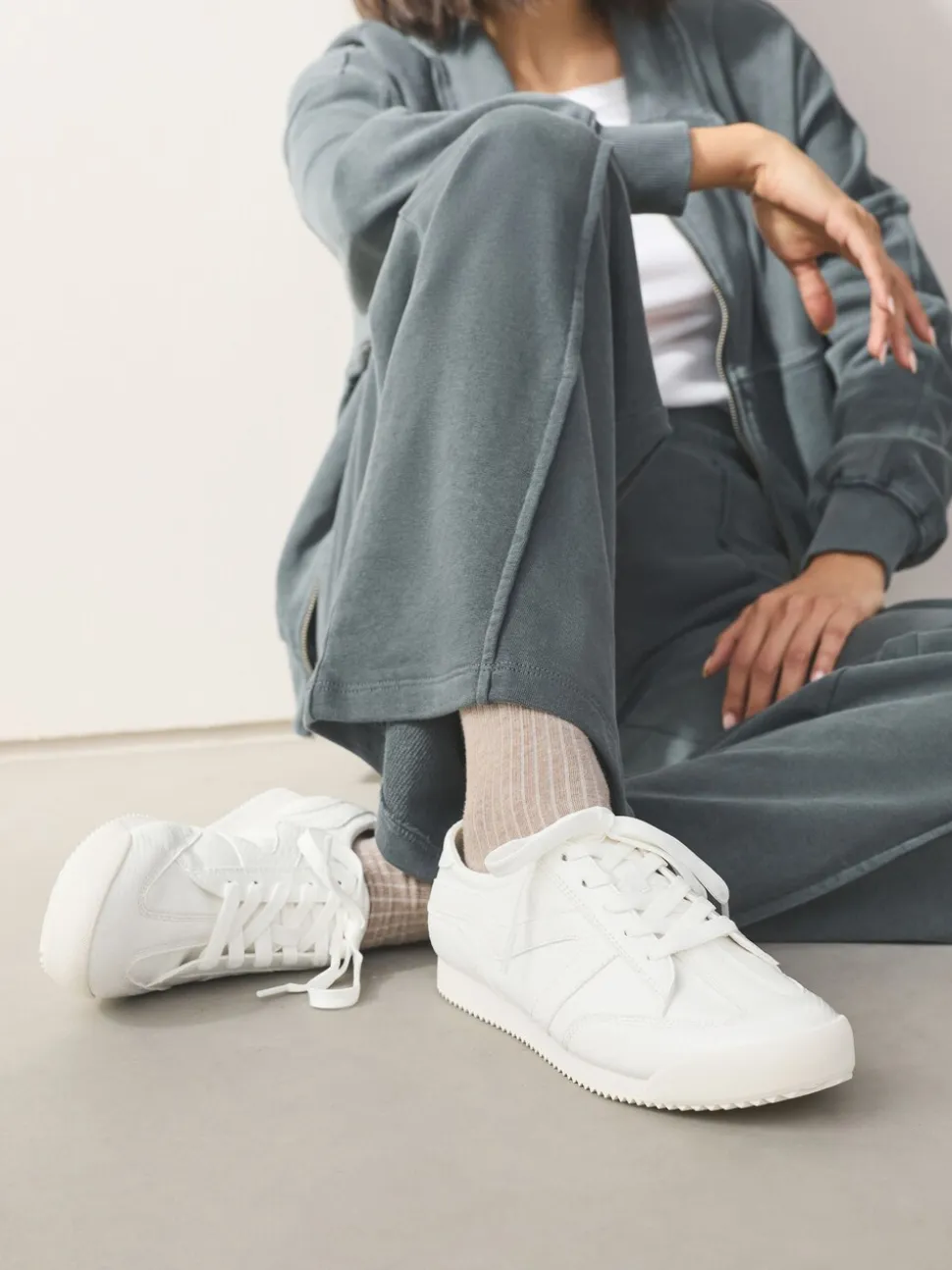 Blanc - Baskets à lacets Forever Comfort® Slimeline à bandes latérales