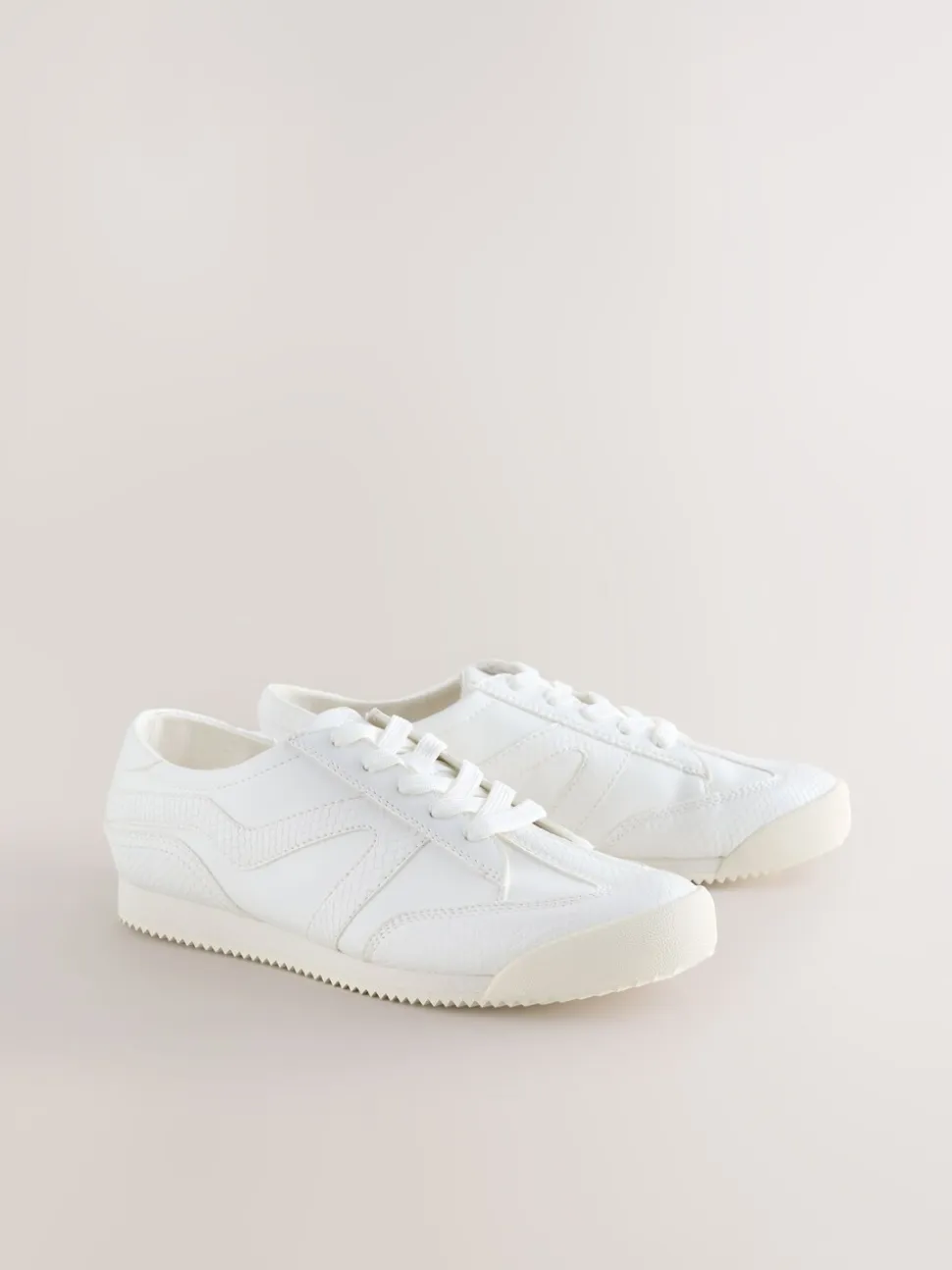 Blanc - Baskets à lacets Forever Comfort® Slimeline à bandes latérales
