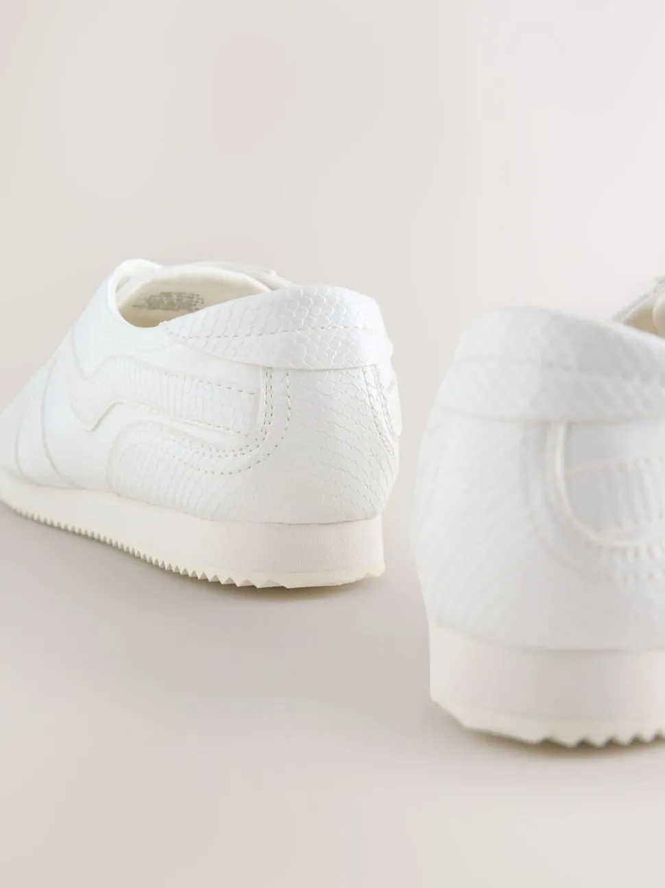 Blanc - Baskets à lacets Forever Comfort® Slimeline à bandes latérales