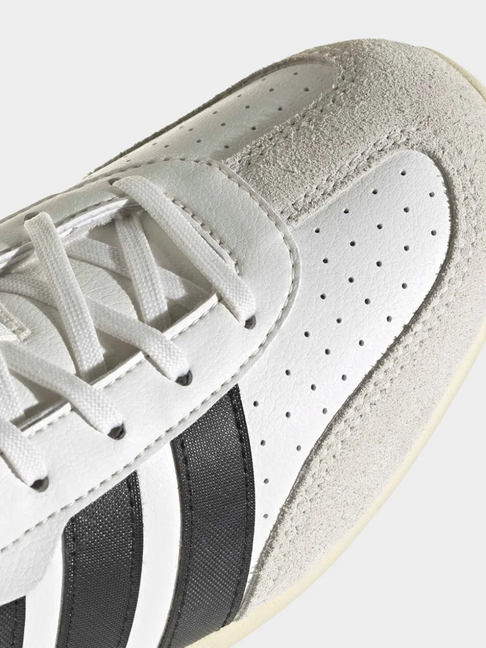 Blanc - Baskets adidas Barreda Lo