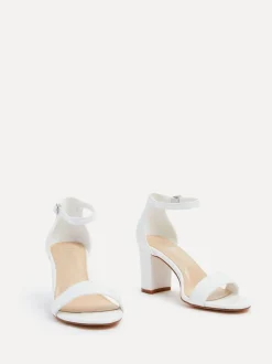 Blanc - Linzi Wide Fit Legacy à peine là des chaussures à talons blocs arrière fermés