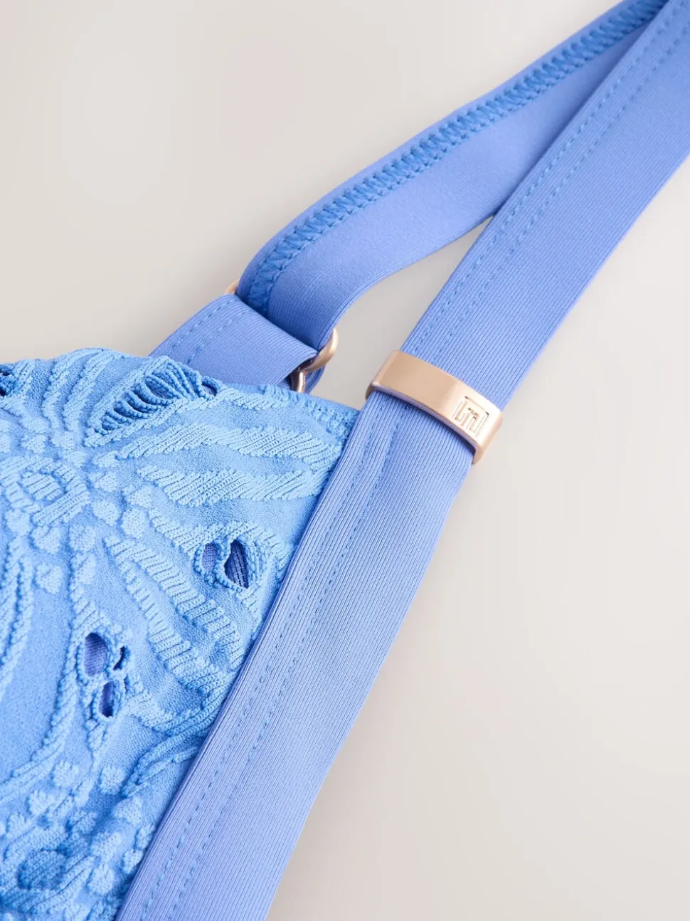 Bleu à broderies - Maillot de bain moulant avec contrôle du ventre