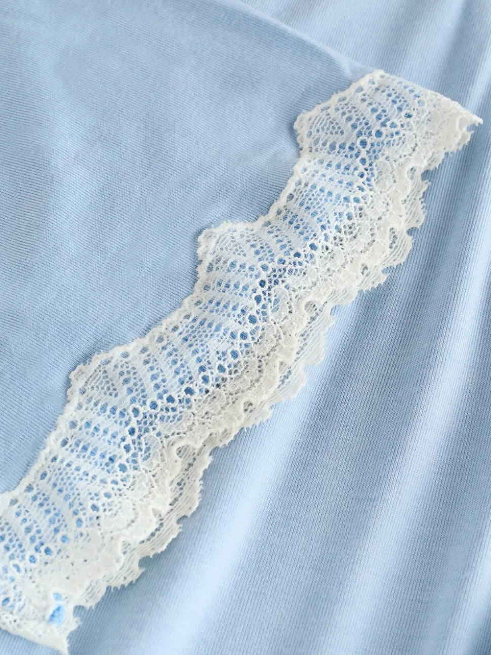 Bleu - Peignoir Laura Ashley en modal bordé de dentelle