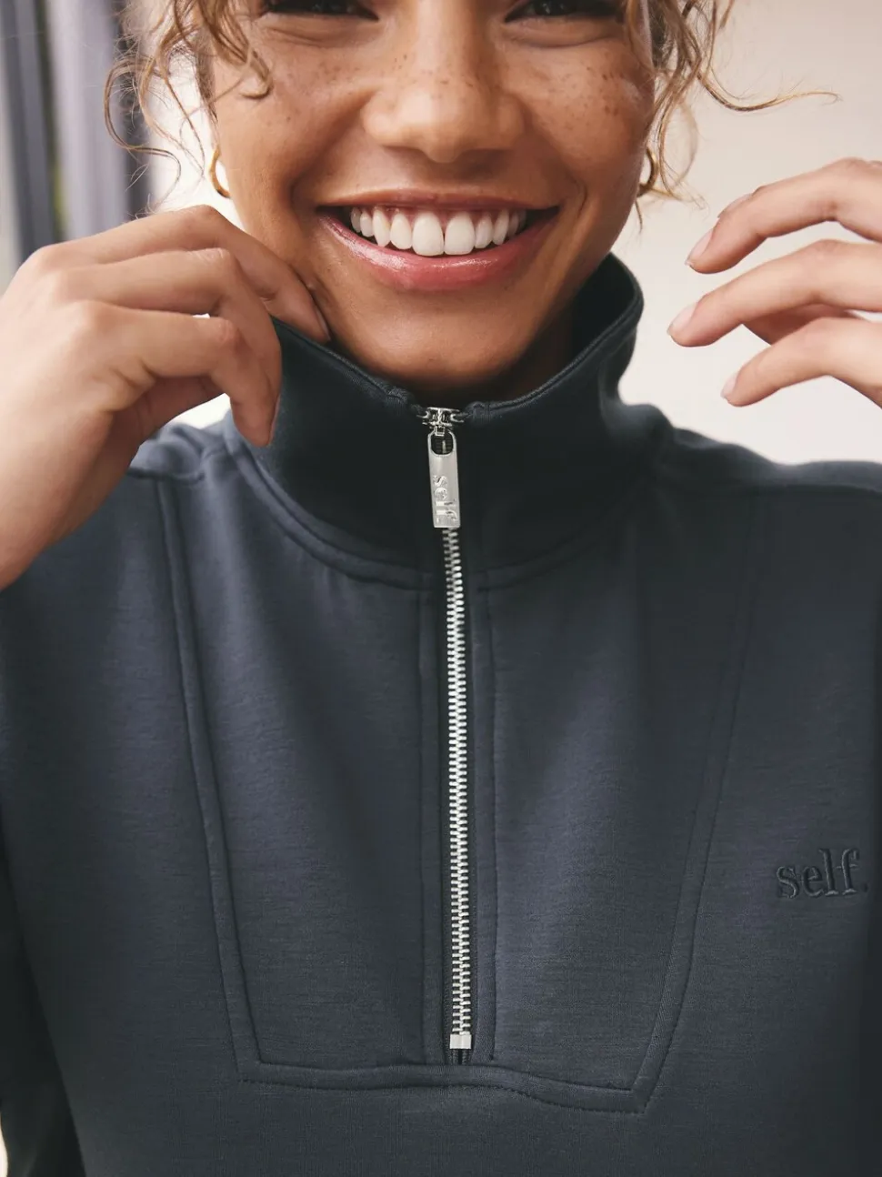 Bleu - soi-même. Sweat-shirt en modal à demi-zippé