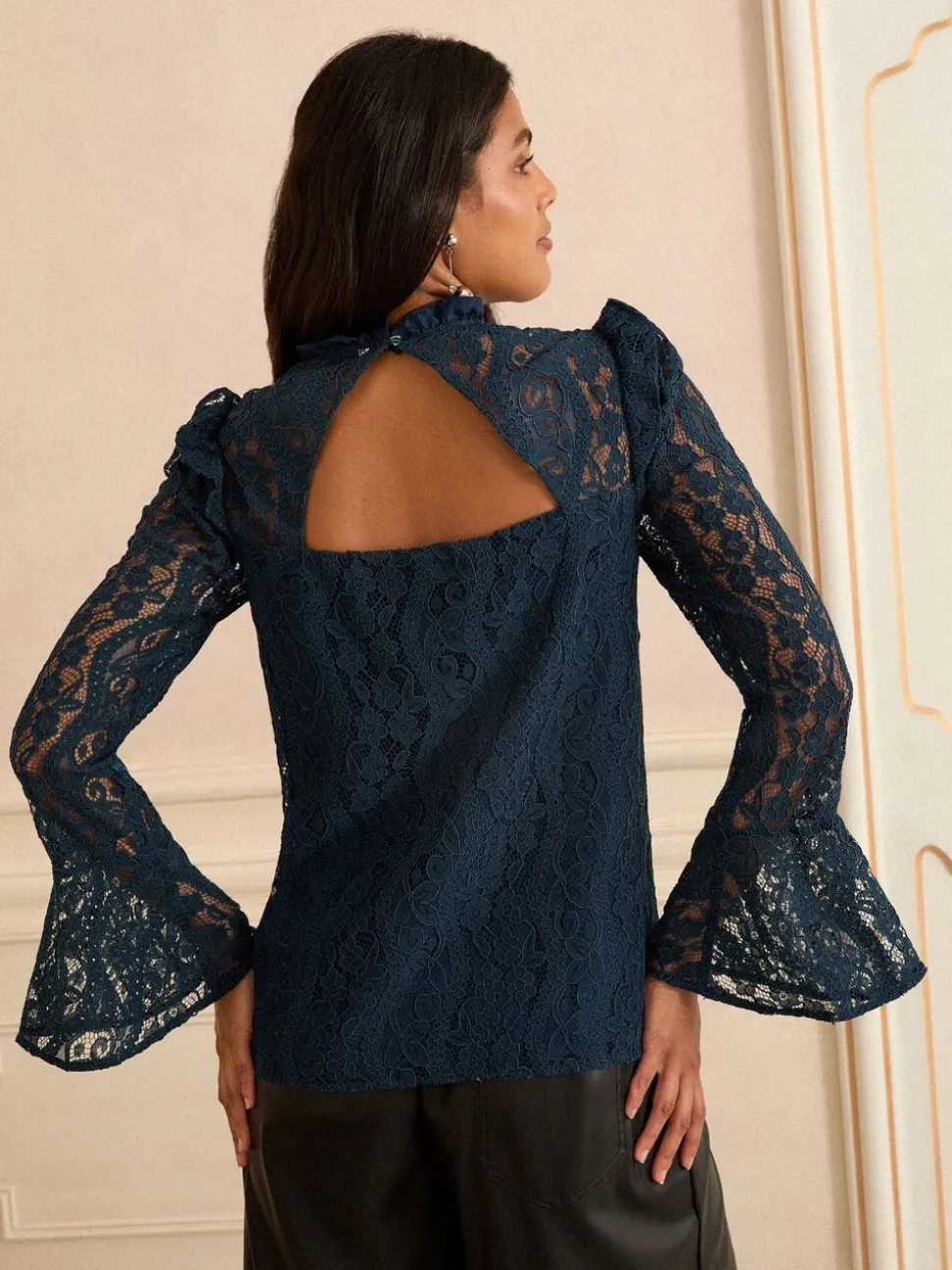 Bleu de sarcelle - Chemisier Love & Roses en dentelle à manches flûte