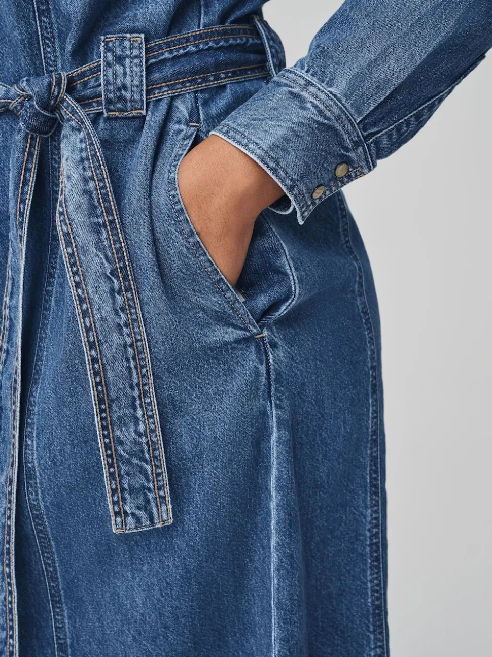 bleu foncé - Robe chemise mi-longue en Denim à buste plus ample