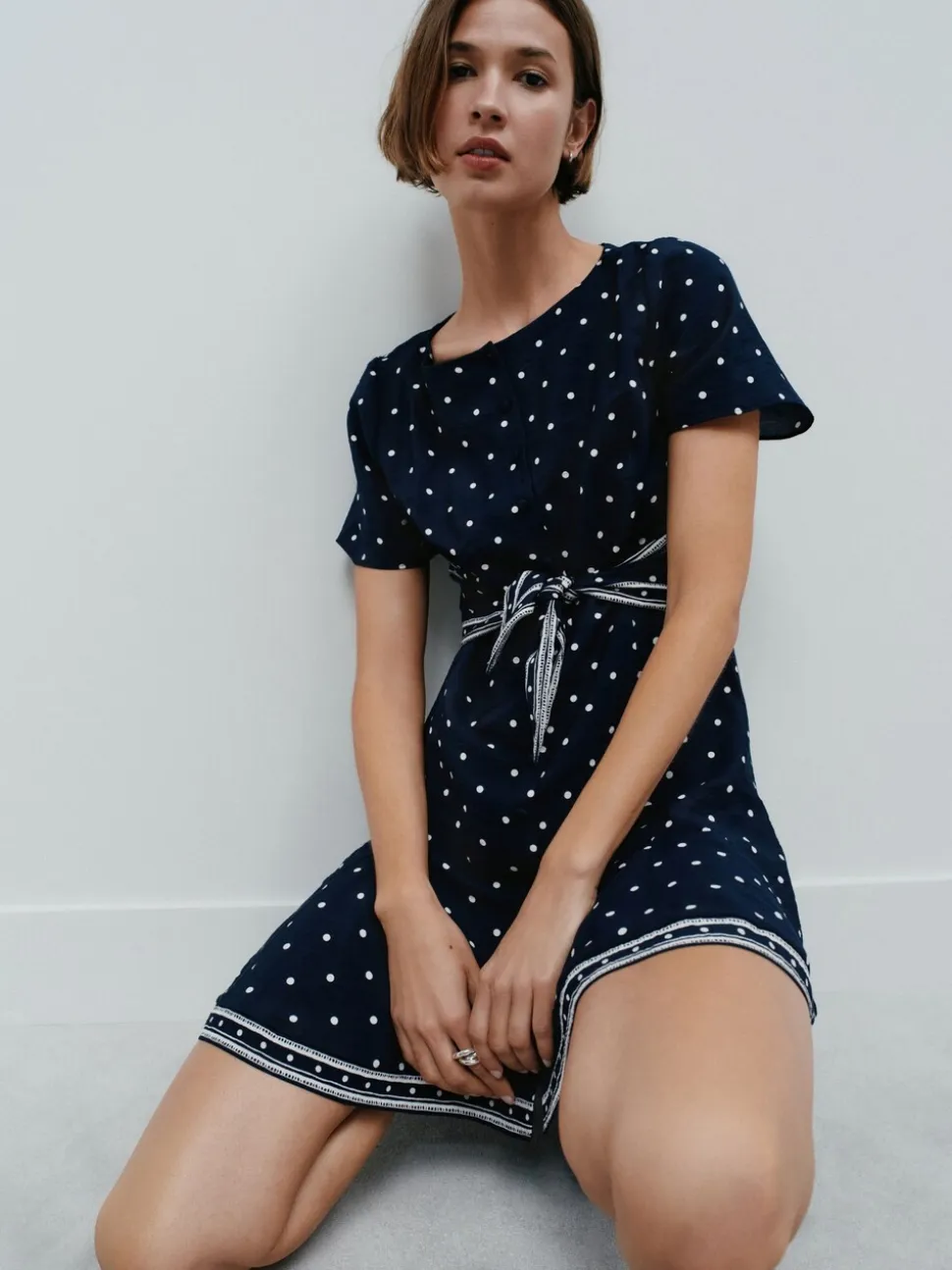Bleu marine à poi - Robe mini-robe à taille nouée