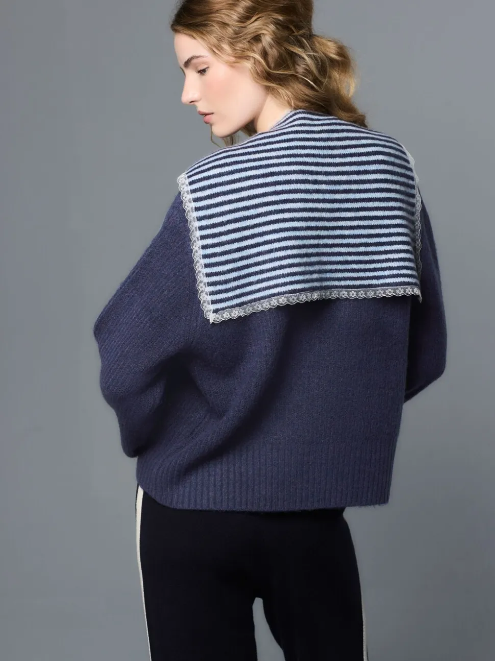 Bleu marine rayé - Pull en maille à bordure en dentelle avec écharpe