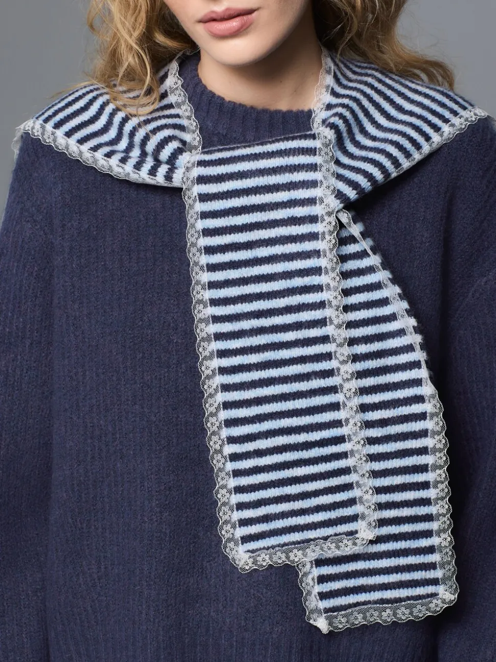 Bleu marine rayé - Pull en maille à bordure en dentelle avec écharpe