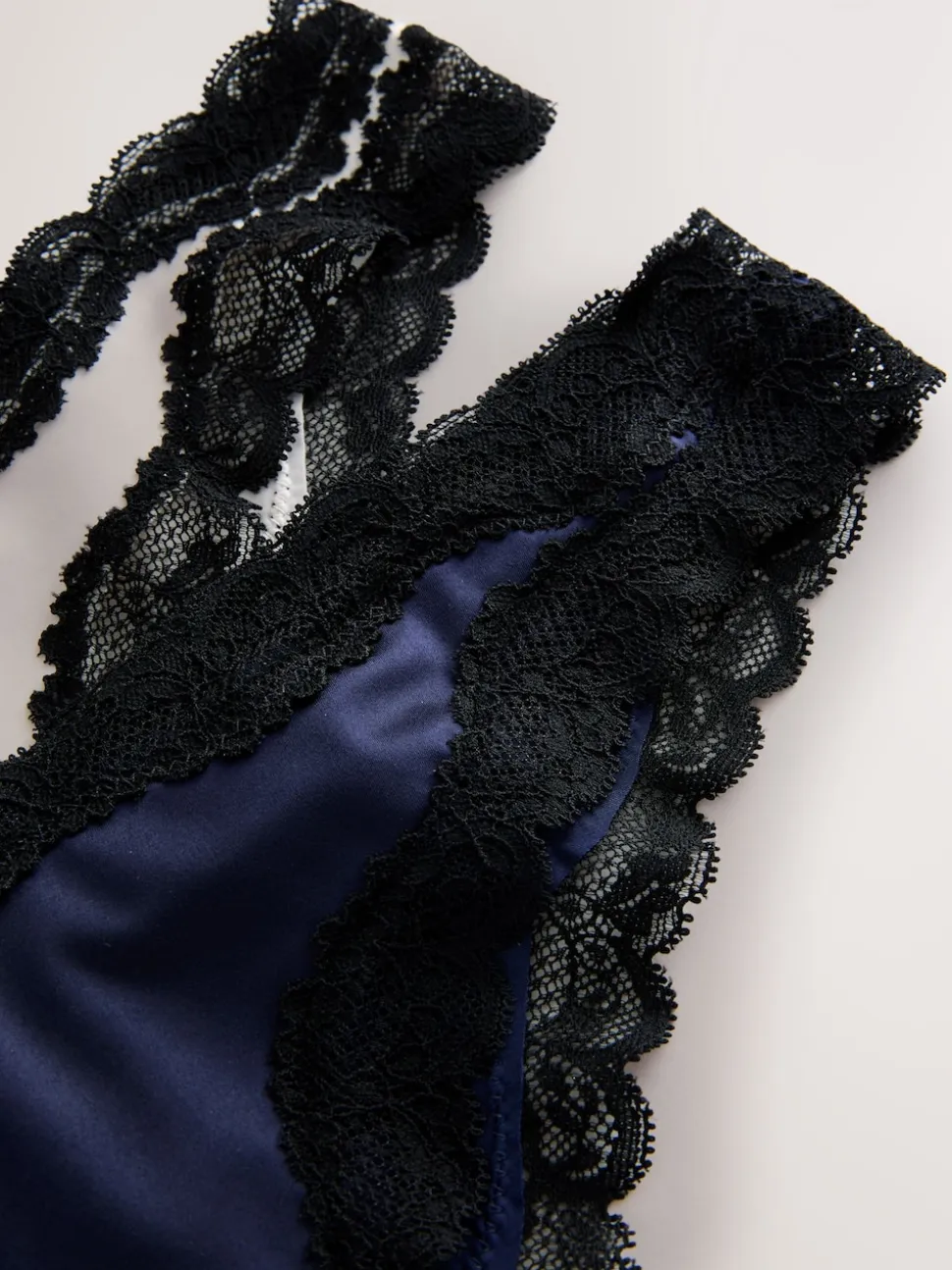 Bleu marine/Champagne - Lot de 2 culottes brésiliennes brillantes et bordées de dentelle