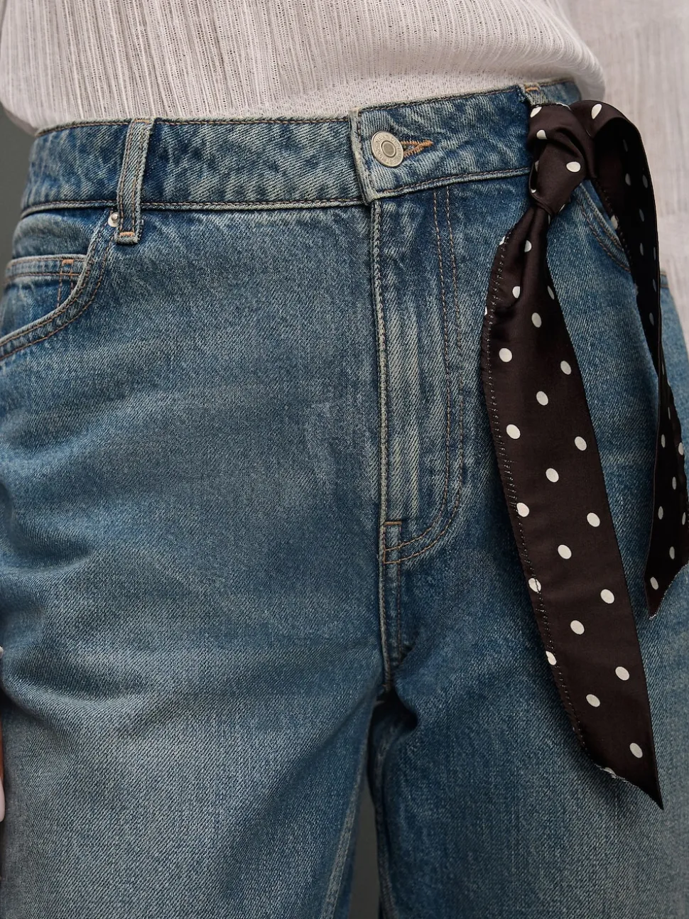 Bleu Milieu à pois - Jean droit taille milieu avec écharpe