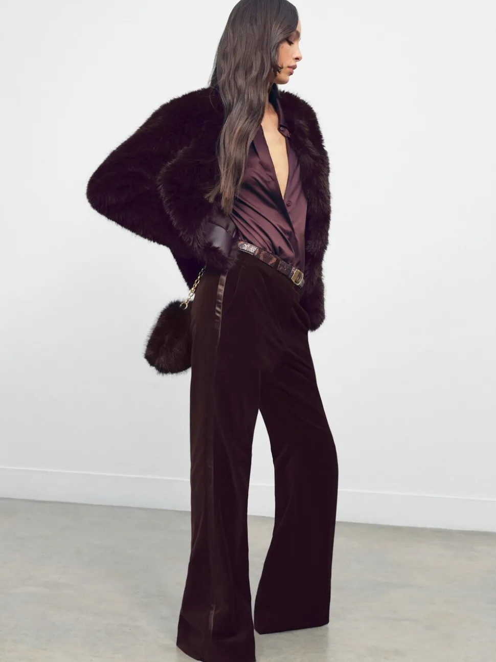 bordeaux - Pantalon évasé Reiss Elia à rayures style smoking en velours