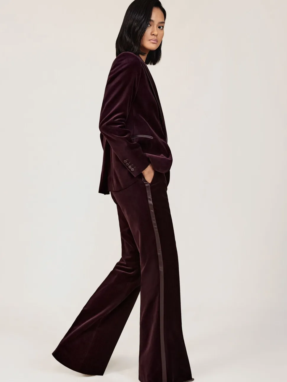 bordeaux - Pantalon évasé Reiss Elia à rayures style smoking en velours