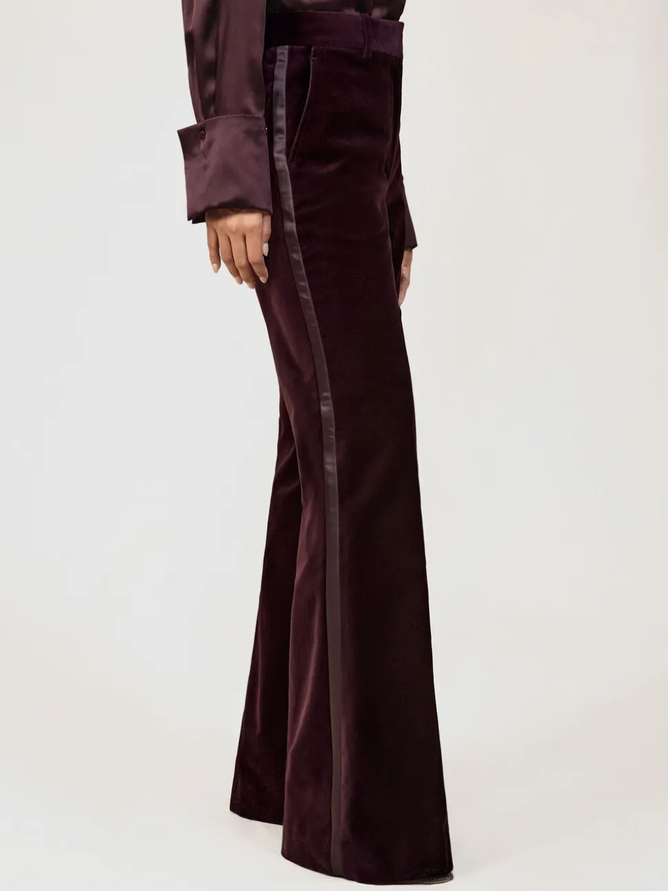 bordeaux - Pantalon évasé Reiss Elia à rayures style smoking en velours
