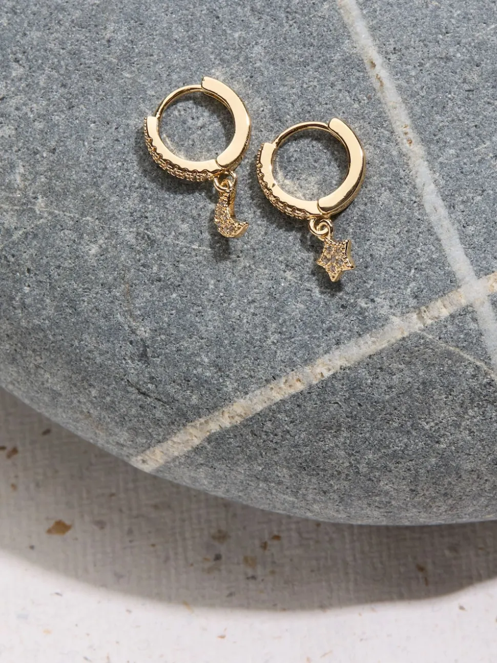 Boucles d’oreilles FatFace Star et Moon Huggie
