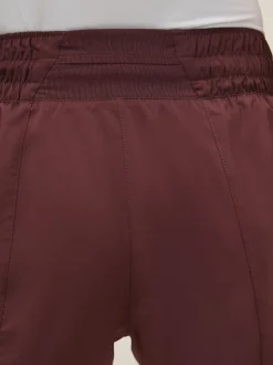 Bourgogne Crush - Nike Un short Dri-FIT Mid Rise 3 pouces doublé