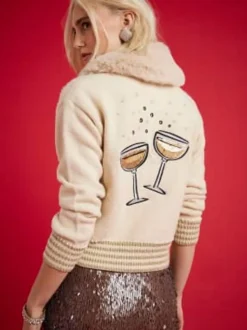 Cardigan River Island Nephthys Collab Champagne à col en fausse fourrure