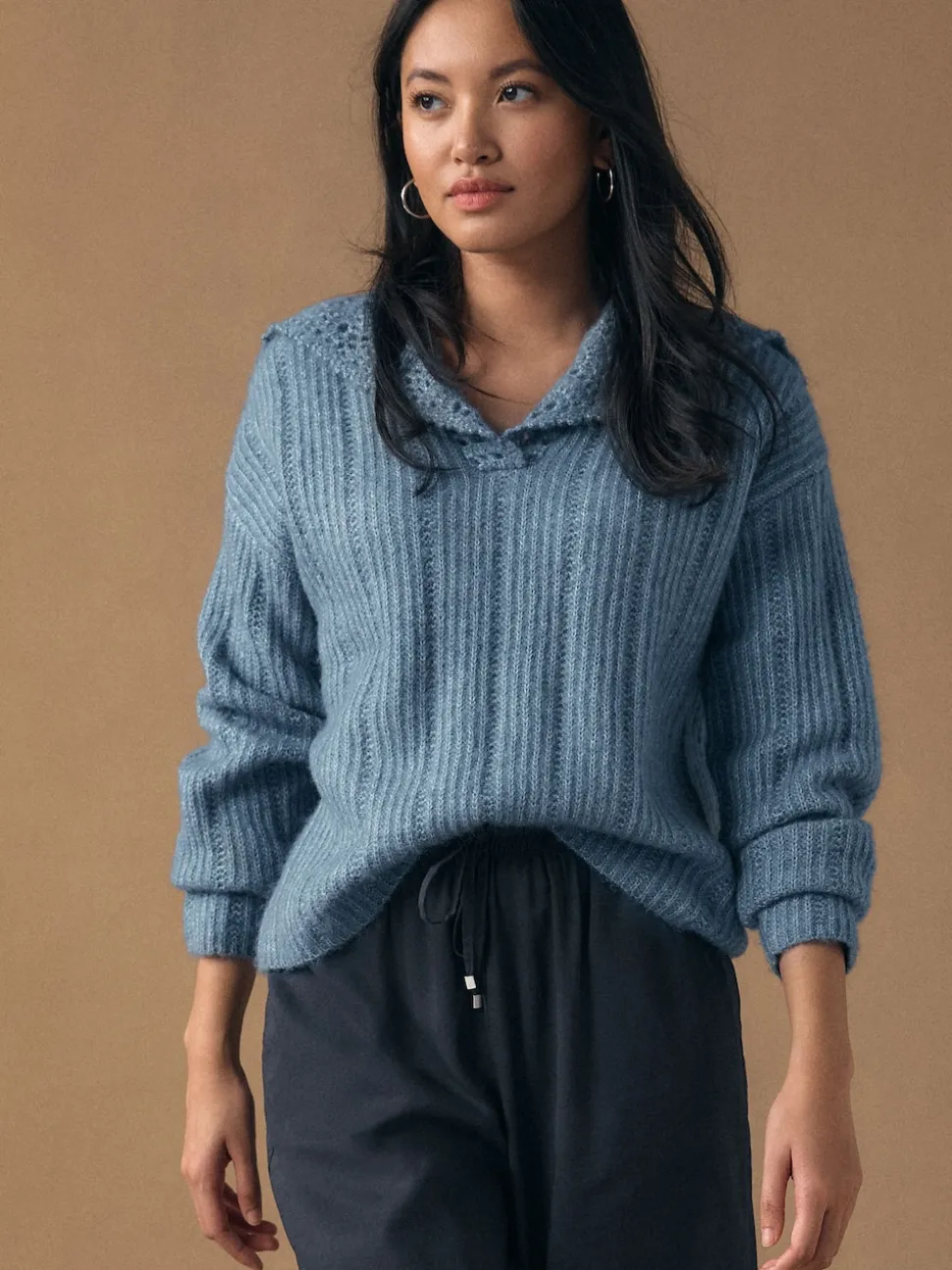 Chambray bleu - Pull en maille côtelée avec col marin au crochet