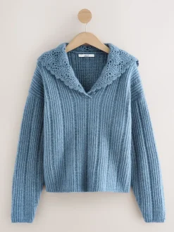 Chambray bleu - Pull en maille côtelée avec col marin au crochet