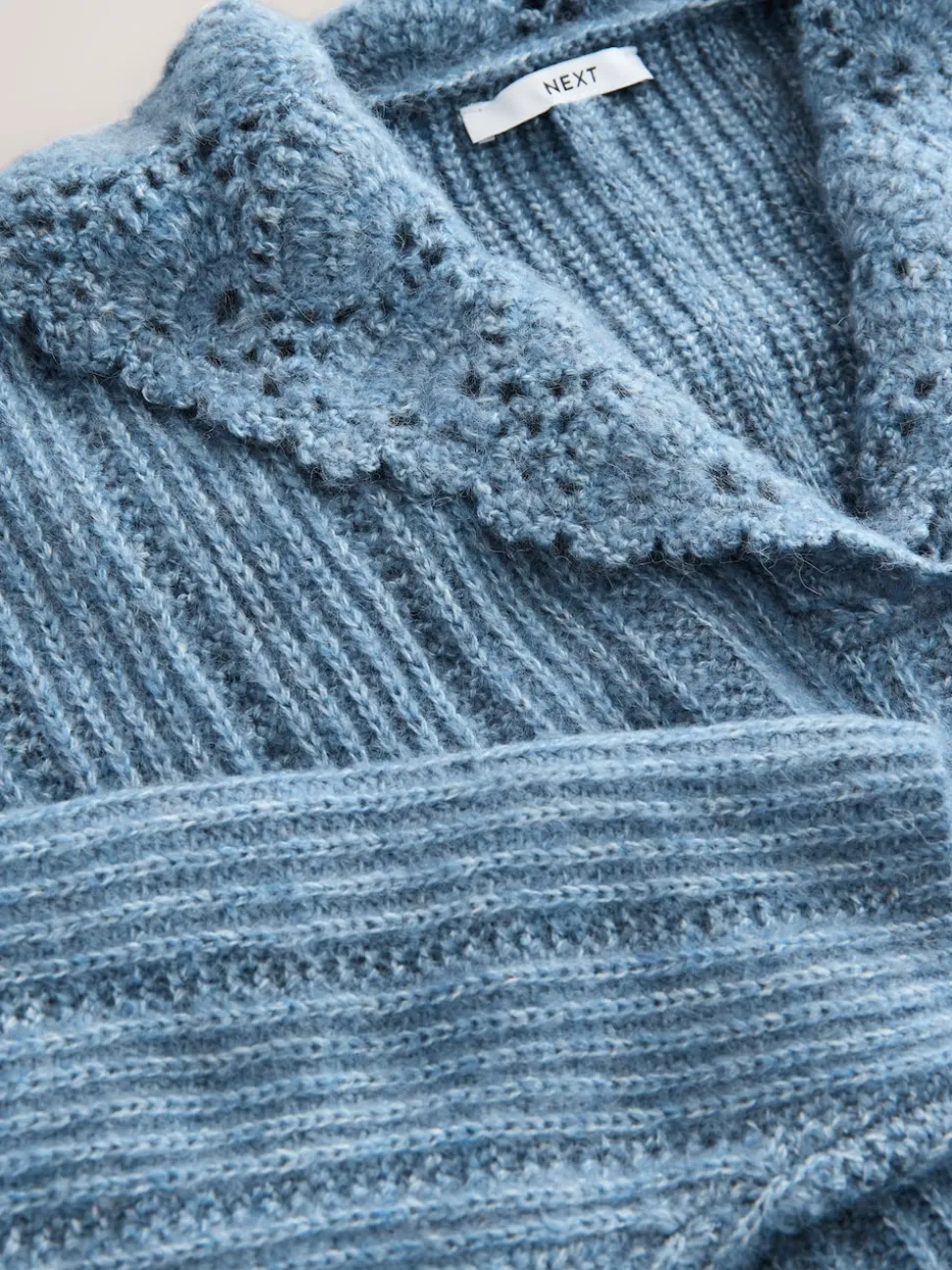 Chambray bleu - Pull en maille côtelée avec col marin au crochet