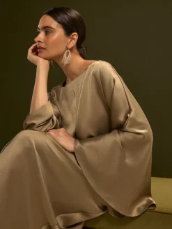 Champagne doré - Robe longue en satin à manches longues torsadée sur le devant