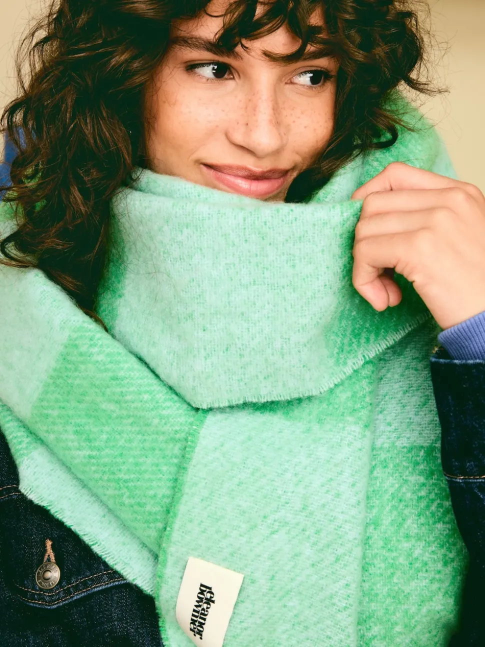Écharpe Eleanor Bowmer à carreaux bleu et vert