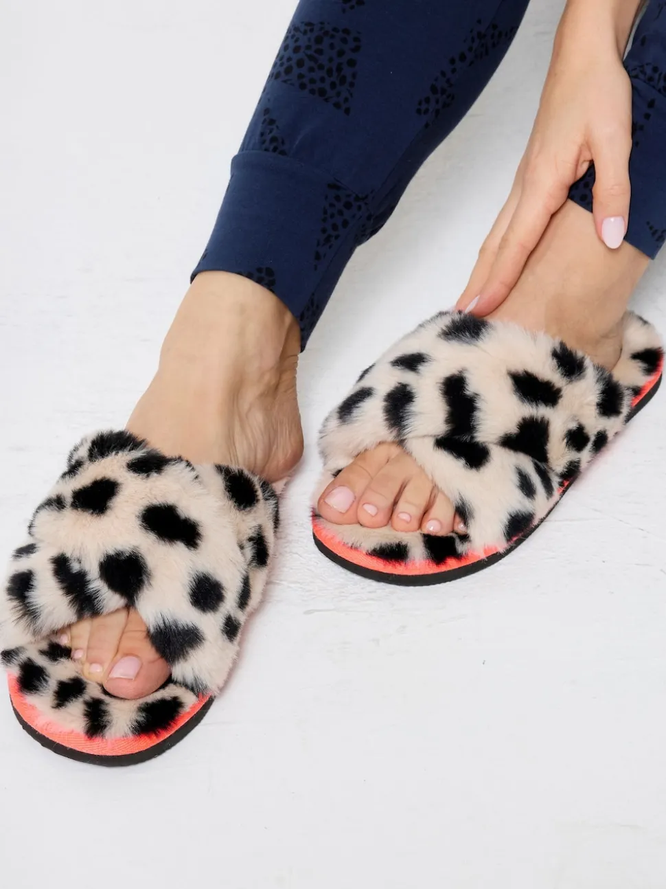 Chaussons croisés SCAMP & DUDE Cheetah & Lightning Bolt en fausse fourrure