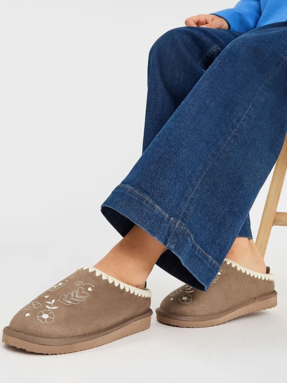 Chaussons mules brodés Accessorize cœur