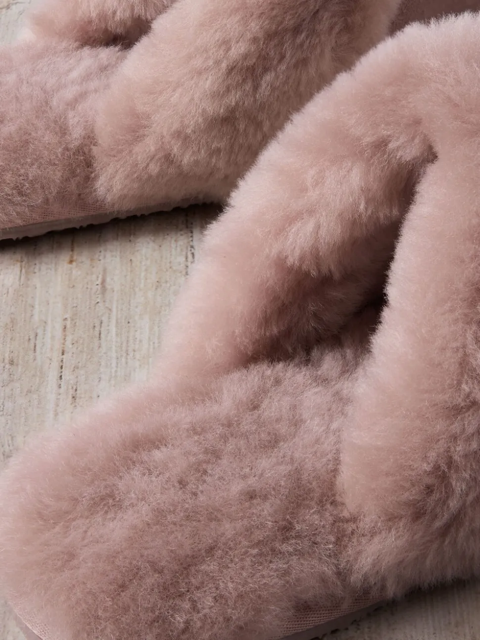 Chaussons mules en peau de mouton de Chelsea Peers