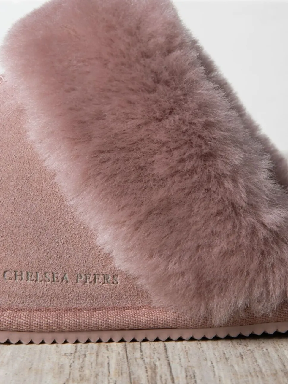 Chaussons mules en peau de mouton de Chelsea Peers