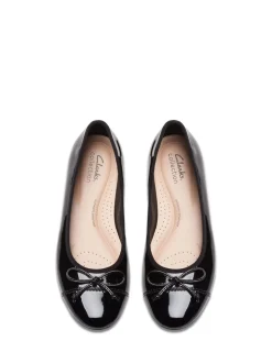 Chaussures Clarks en cuir verni Loreleigh Ballerina