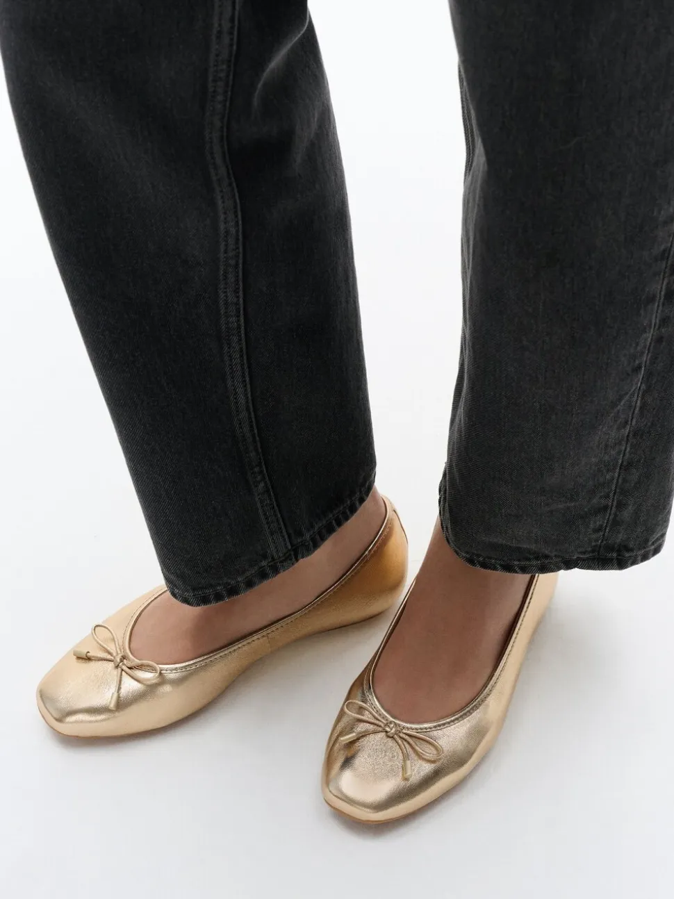 Chaussures plates FitFlop Delicato en Cuir souple métallisé à nœud