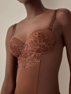 Chocolat Nude - Combinaison gainante en dentelle à bonnets