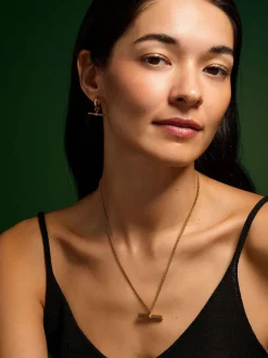 Collier Accessorize pendentif barre en T en acier inoxydable