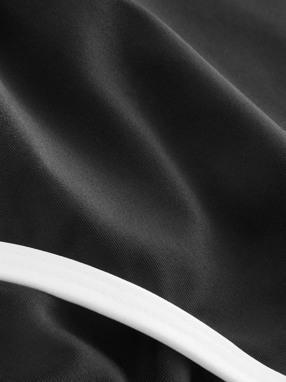 Contraste noir/blanc - Maillot de bain avec fermeture éclair et contrôle du ventre