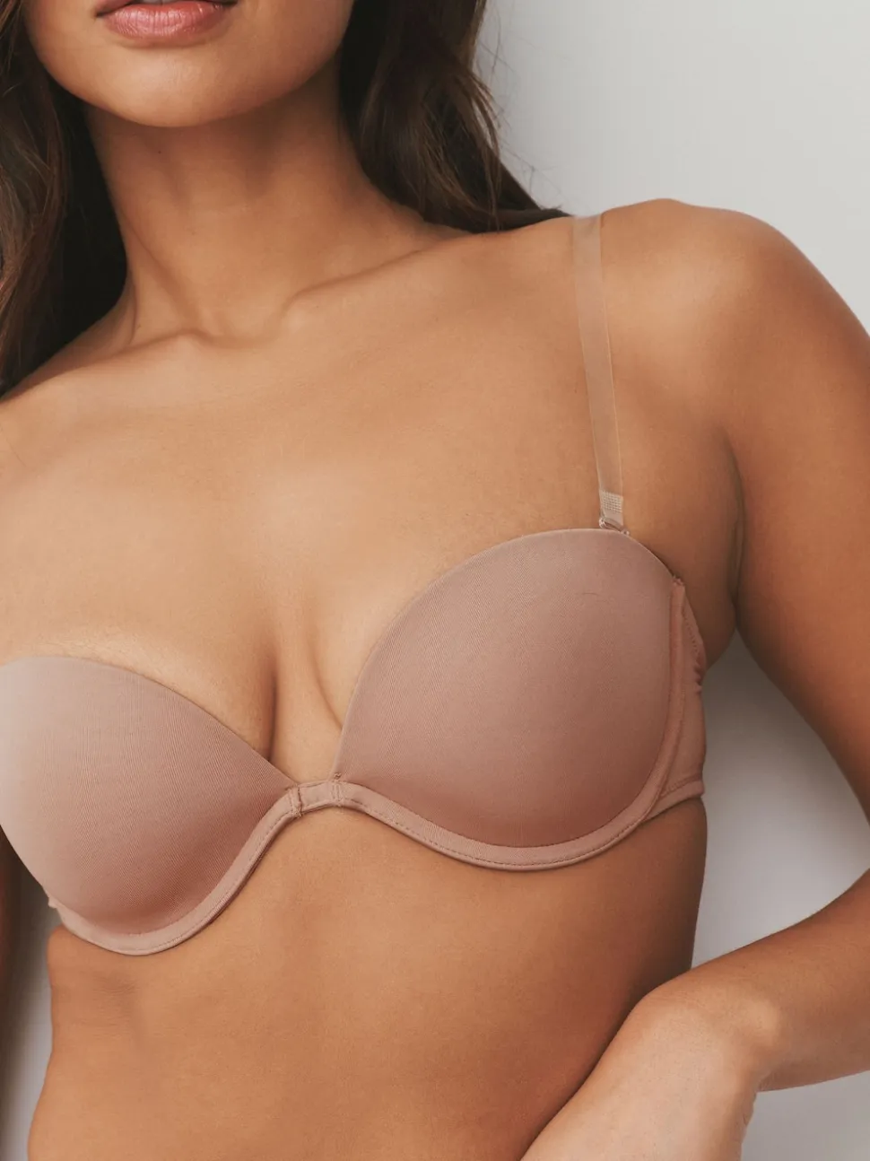 Couleur praline - Soutien-gorge lissant sans bretelles à dos clair A-E