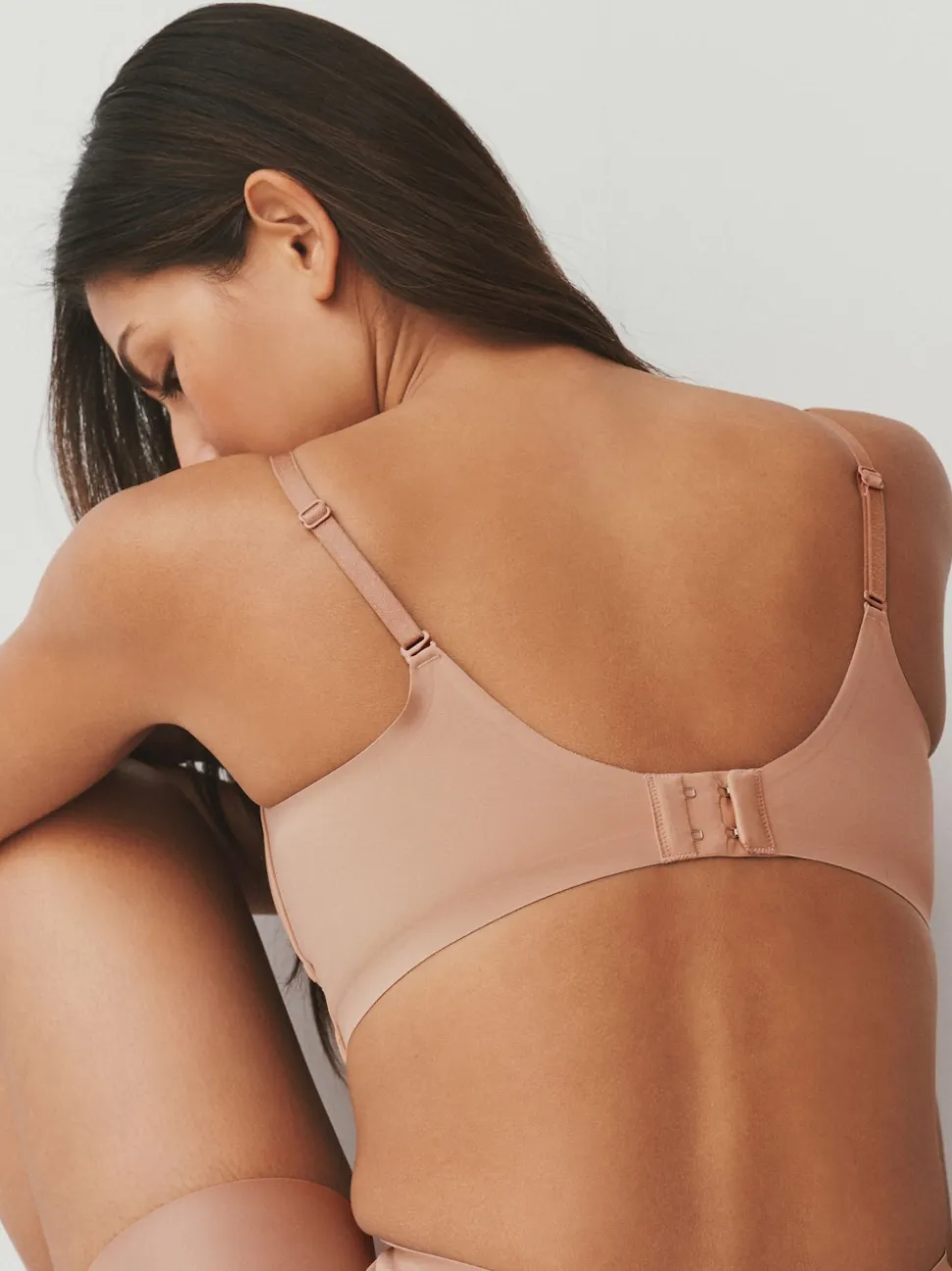 Couleur praline - Soutien-gorge multiposition A-E à décolleté plongeant profond