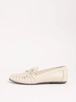 Crème - Lipsy Mocassins décontractés cloutés en similicuir