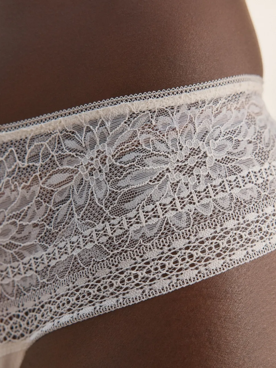 Crème - Slips en dentelle haut de gamme