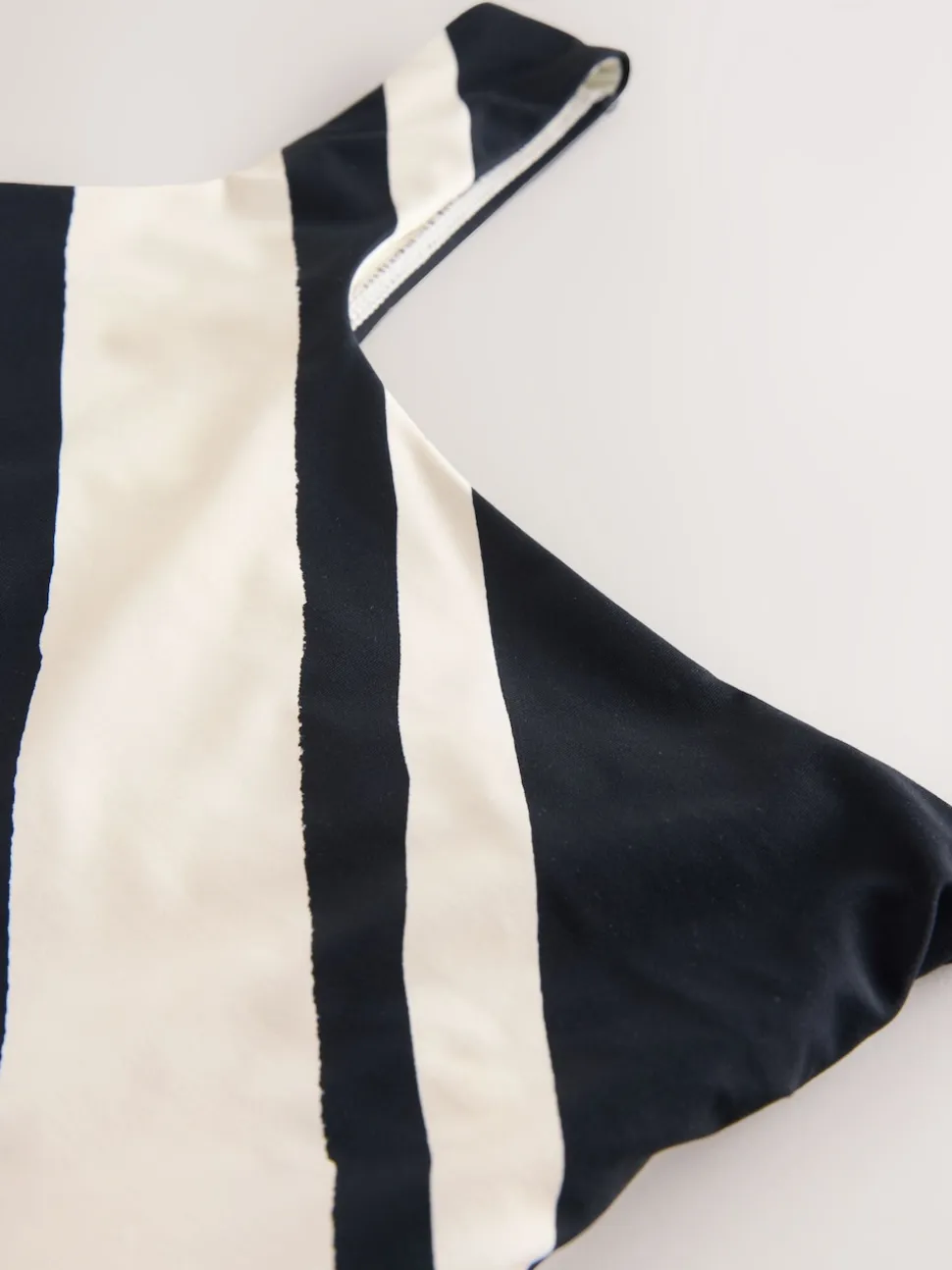 Crème/noir à rayures - Maillot de bain dos nu à une épaule