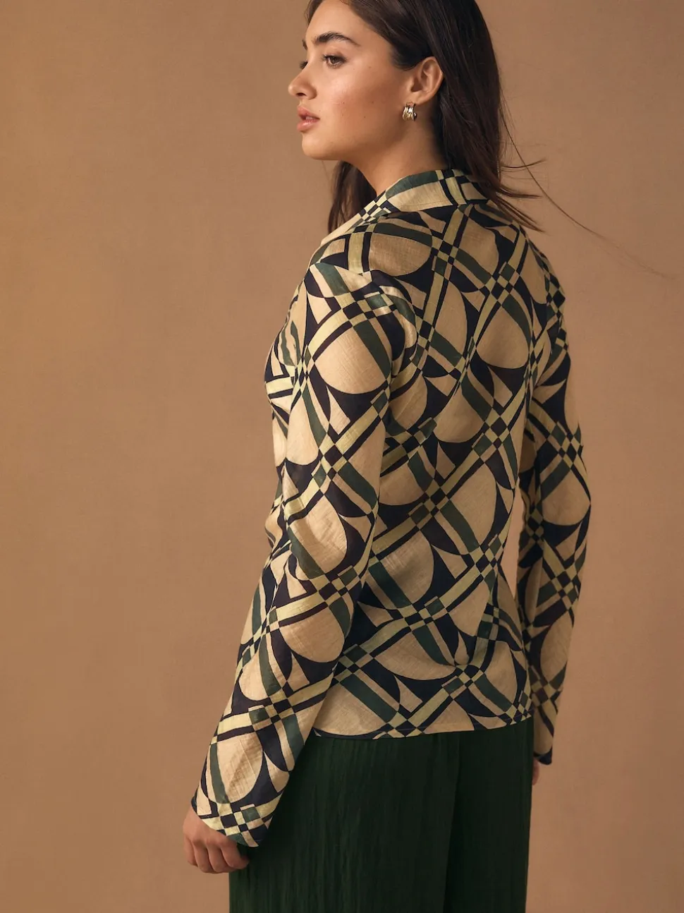 Crème/Vert imprimé géométrique - Chemise à col en V en Blend Lyocell