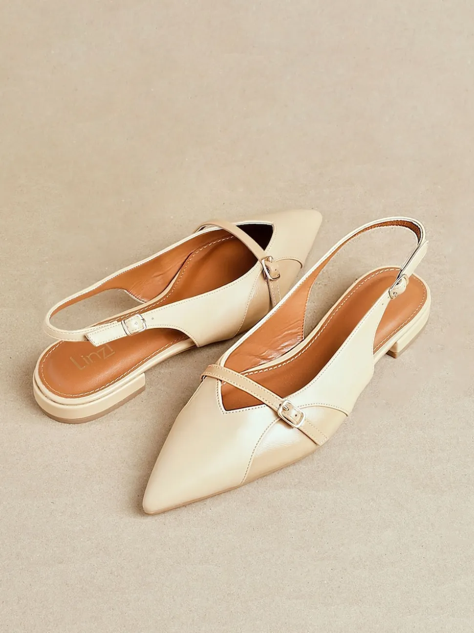 Écru - Linzi Chaussures de ballet à bout pointu Prague avec boucle