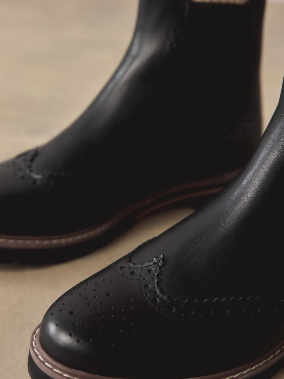 Cuir noir - Bottes Chelsea Forever Comfort® à détail Brogue