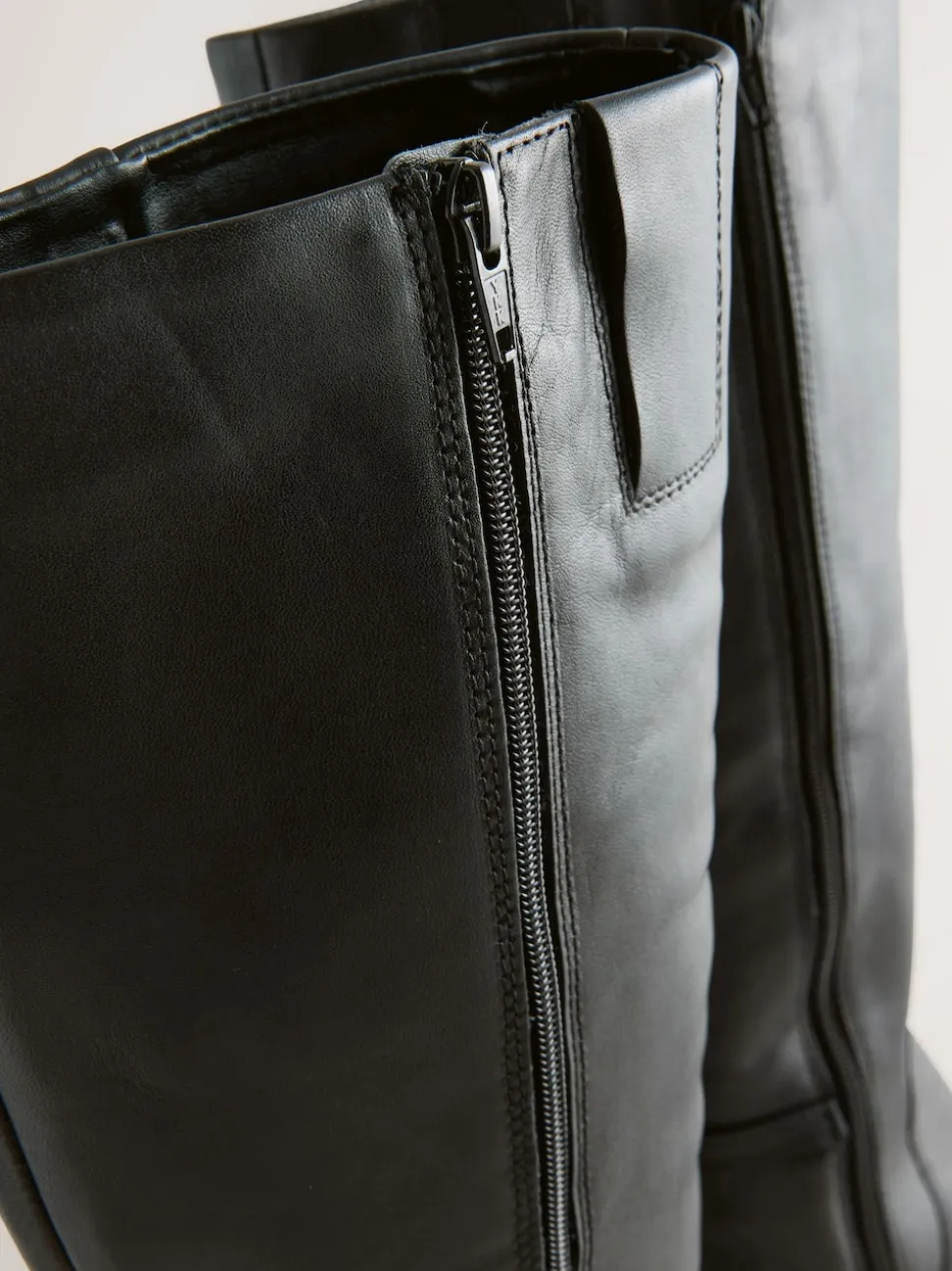 Cuir noir - Bottes hauteur genou à finitions matérielles Forever Comfort®