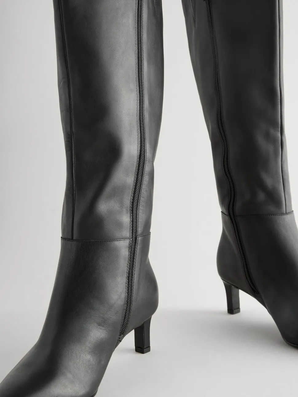 Cuir noir - Bottes skinny à talons hauteur genou