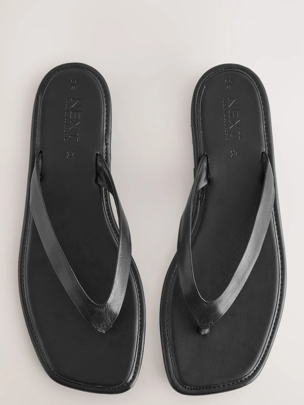 Cuir noir - Sandales à entredoigt carré