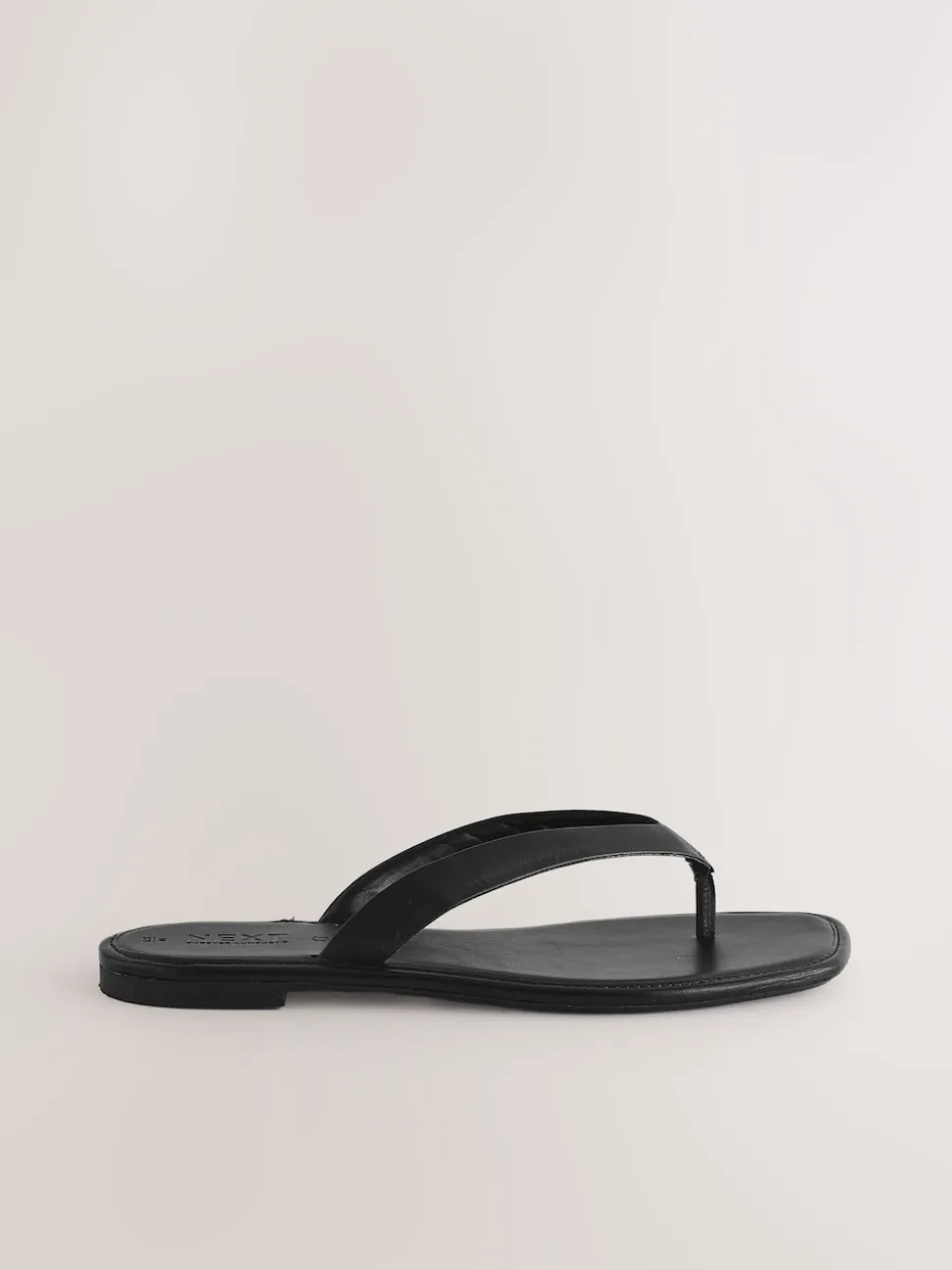 Cuir noir - Sandales à entredoigt carré