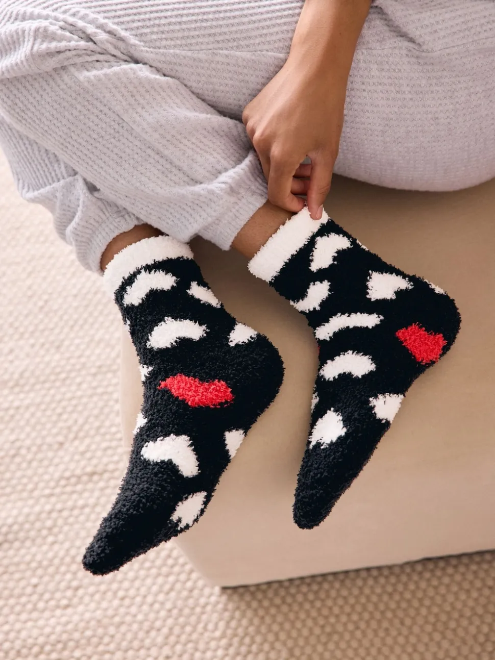 Cœurs rouges noir/blanc - Lot de 4 paires de chaussettes douillettes